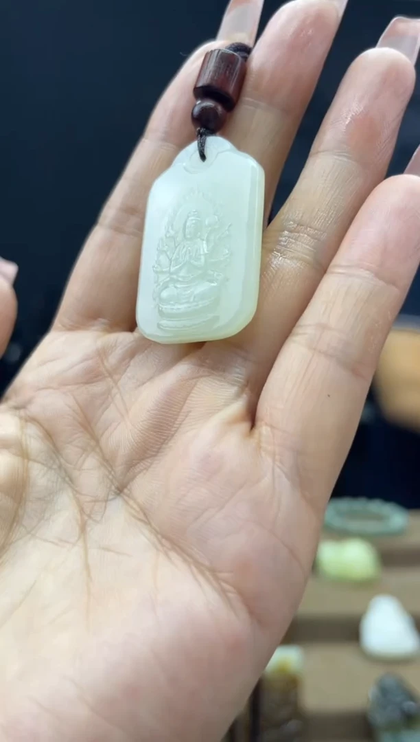 颈饰未镶嵌和田玉1