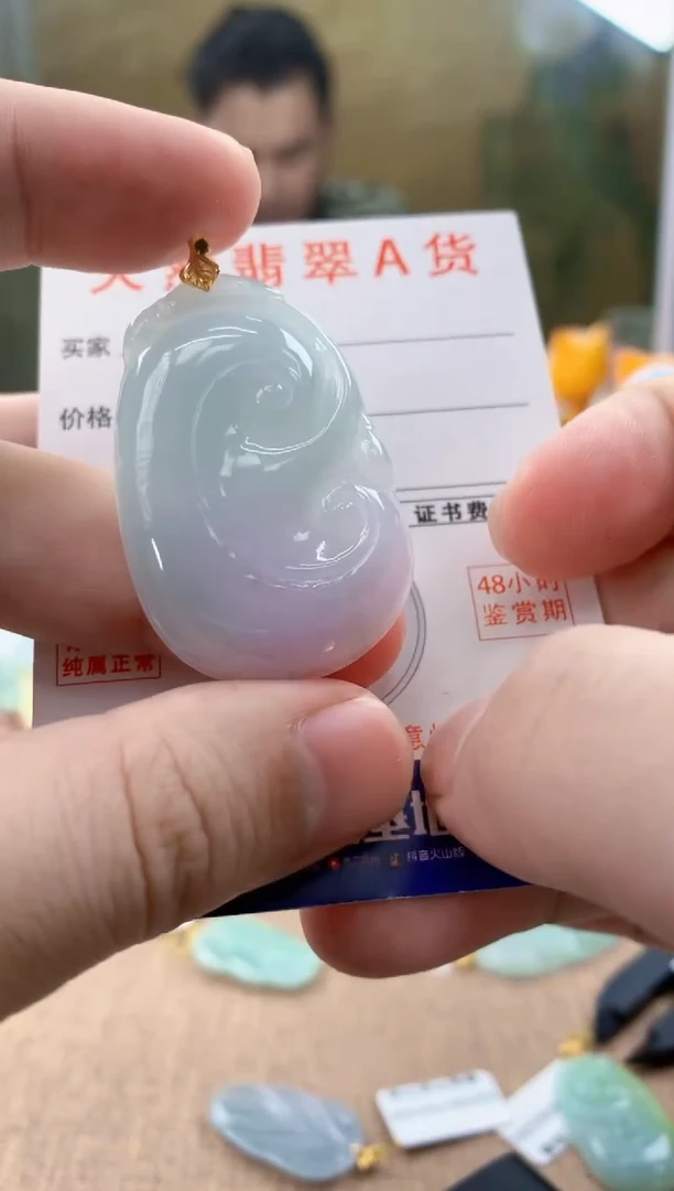 颈饰18K金镶嵌翡翠天然A货翡翠挂件