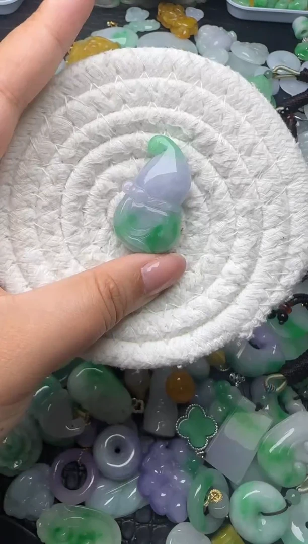 颈饰未镶嵌翡翠缅甸翡翠吊坠