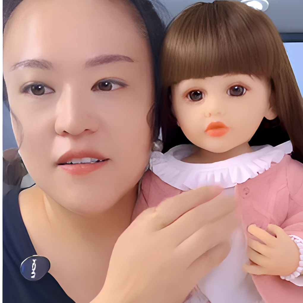 （1）55厘米仿真娃娃玩具一件白裙子+粉裙子+毛衣外套+帽子