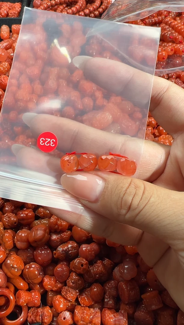 颈饰未镶嵌南红玛瑙1