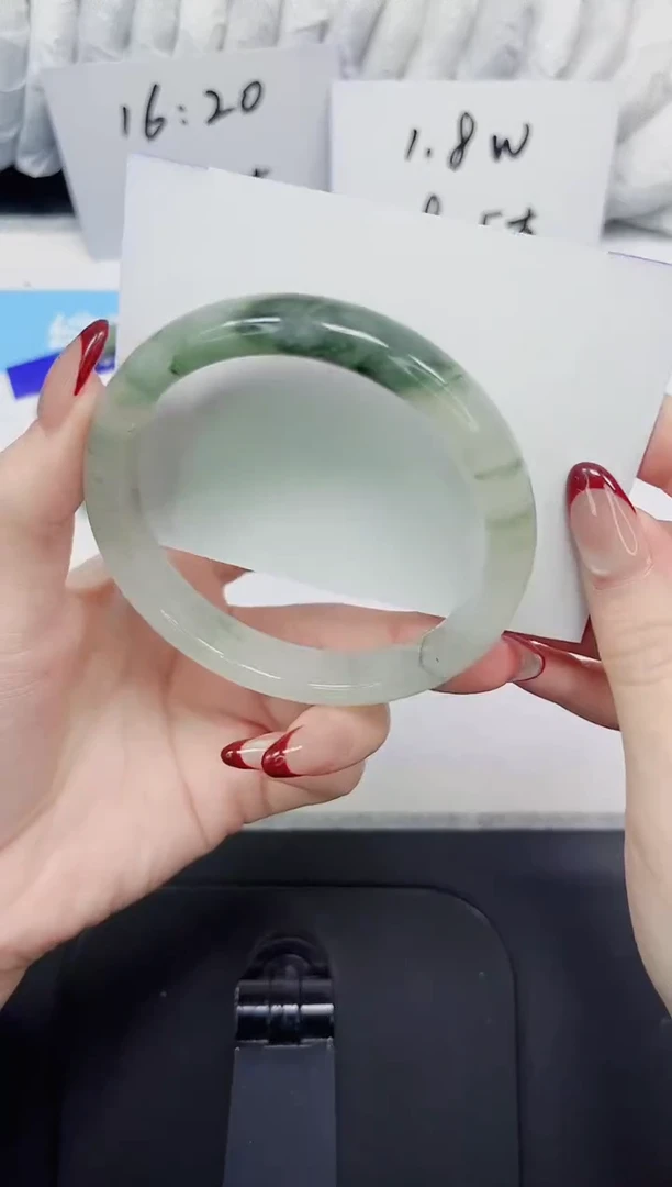 【闪购商品】石英质玉手镯未镶嵌175