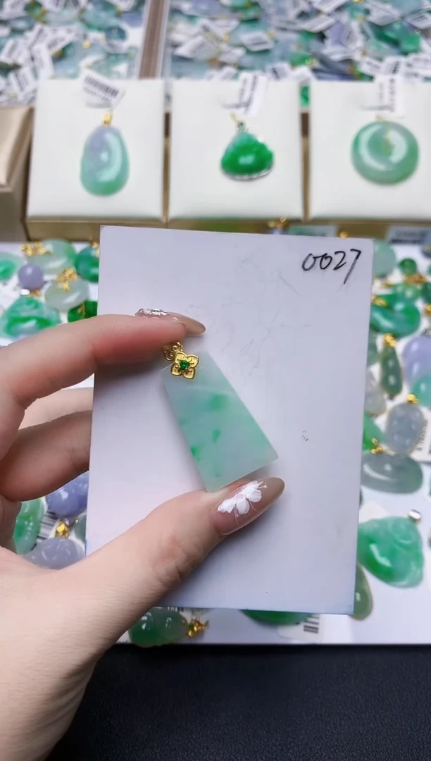 翡翠未镶嵌颈饰0000000000