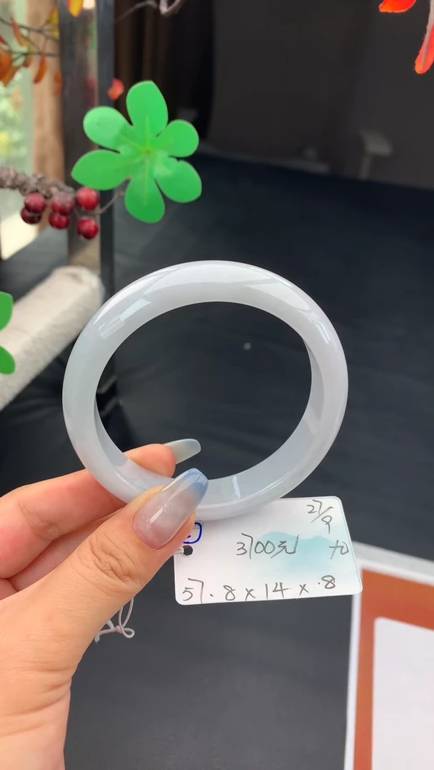 未镶嵌手镯翡翠自带#送人#，联系客服核对地址~