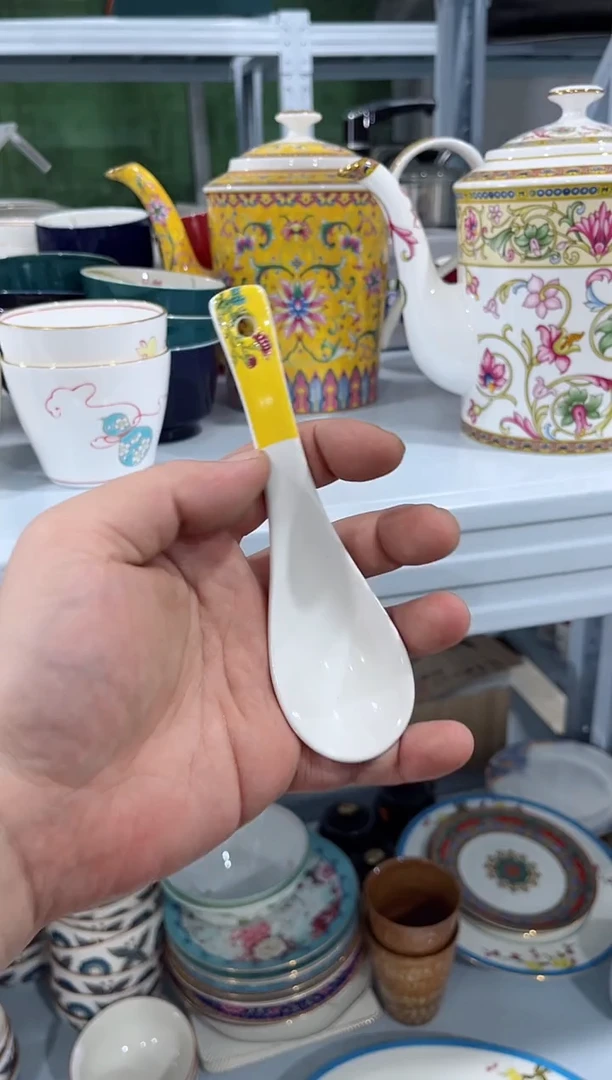 瓷片日用陶瓷（简装）勺子一个
