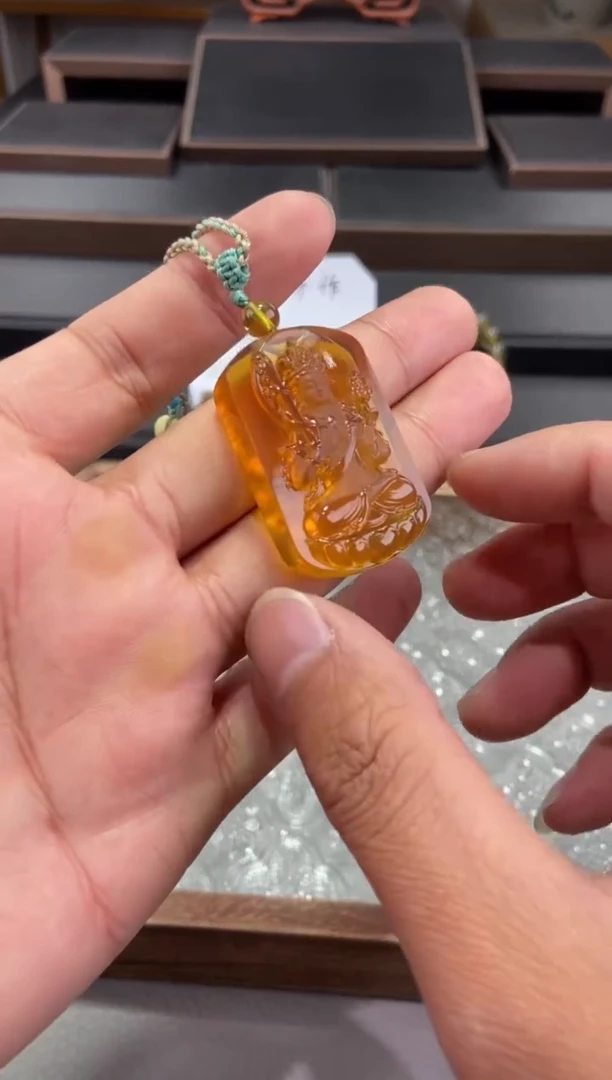 琥珀颈饰未镶嵌虚空藏吊坠