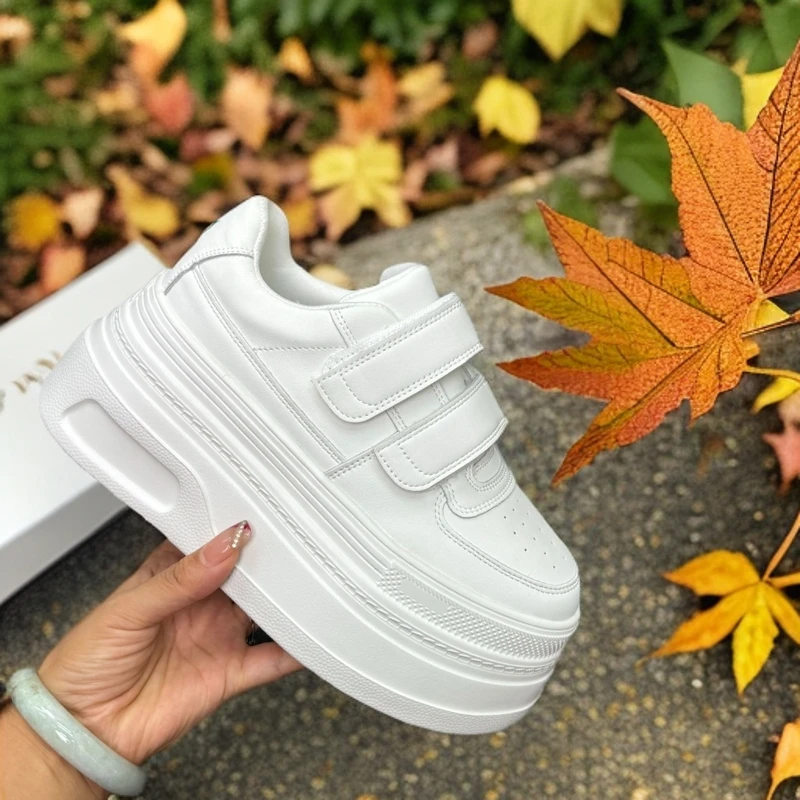 2025新款魔术贴小白鞋真皮面休闲时尚百搭板鞋厚底小白鞋ins