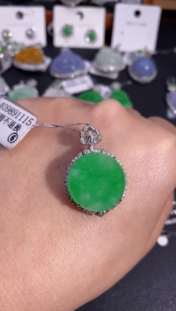 【闪购商品】翡翠吊坠(不含链)18K金镶嵌吊坠