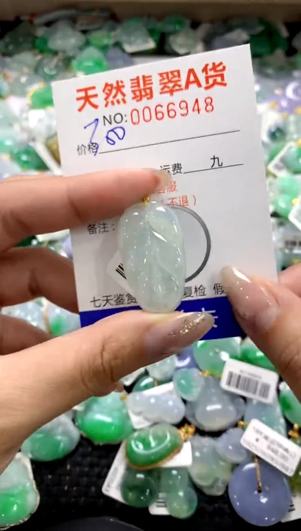 颈饰18K金镶嵌翡翠1