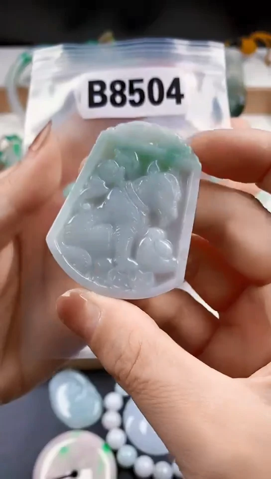 颈饰未镶嵌翡翠天然翡翠吊坠挂件