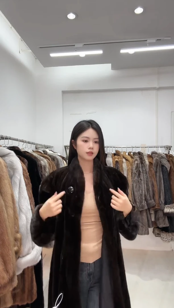 反季买皮草别墅靠大海