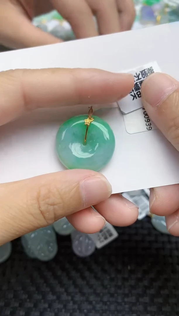 翡翠18K金镶嵌颈饰天然A货翡翠