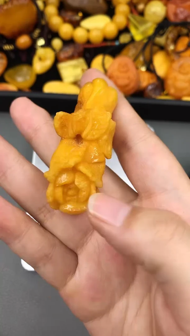 未镶嵌琥珀珠宝奇石154