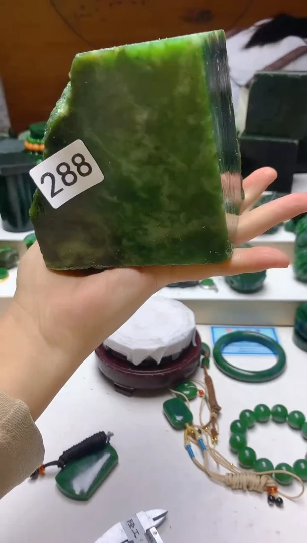 未镶嵌和田玉（碧玉）珠宝半成品0