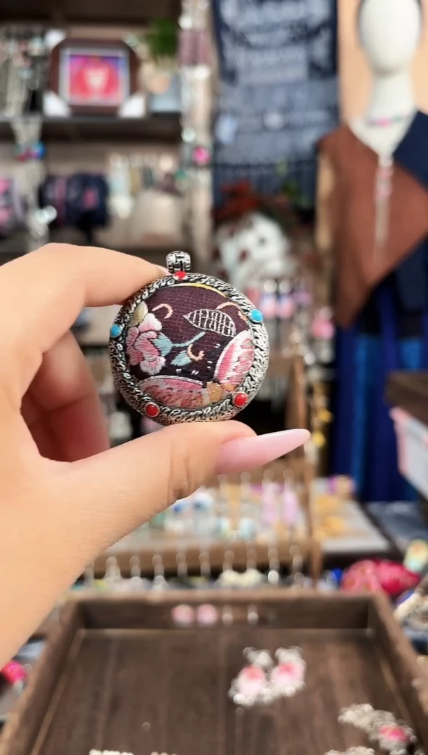 织绣民族风非遗老绣饰品580