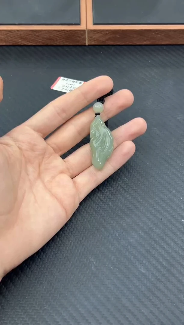 和田玉未镶嵌吊坠(赠链)且末微色差近矿吊坠L