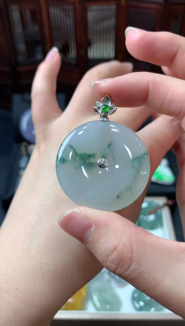 【闪购商品】翡翠吊坠(不含链)18K金镶嵌挂件