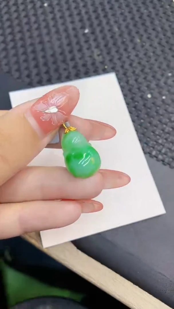 颈饰18K金镶嵌翡翠1