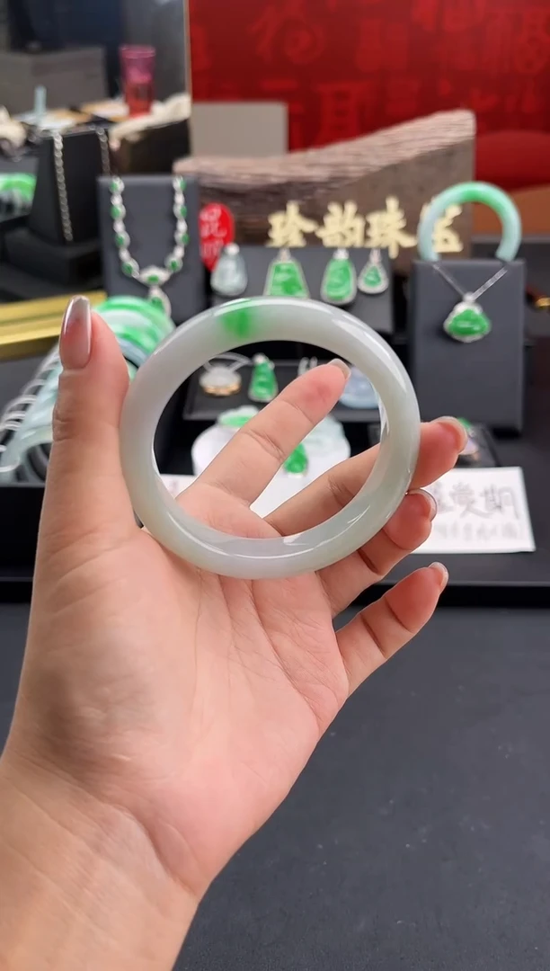 翡翠手镯未镶嵌手镯