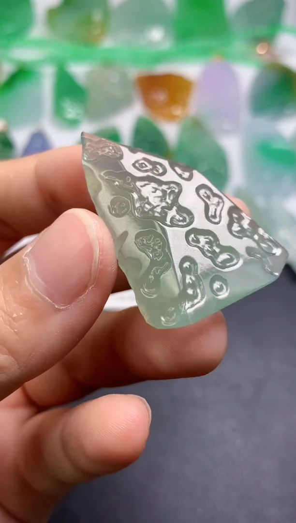 颈饰未镶嵌翡翠