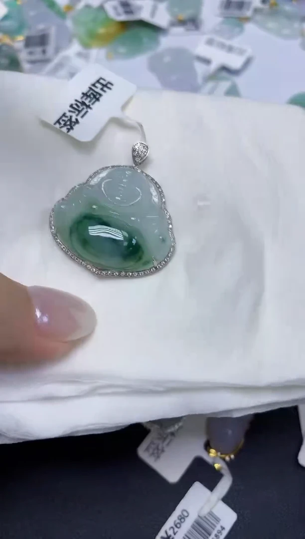 翡翠18K金镶嵌颈饰天然缅甸翡翠A货