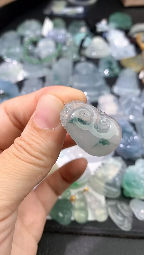 颈饰未镶嵌翡翠吊坠