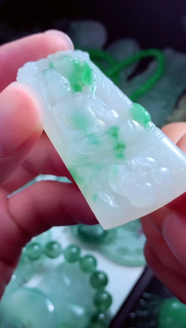 未镶嵌定制翡翠平***?翡翠毛货定制