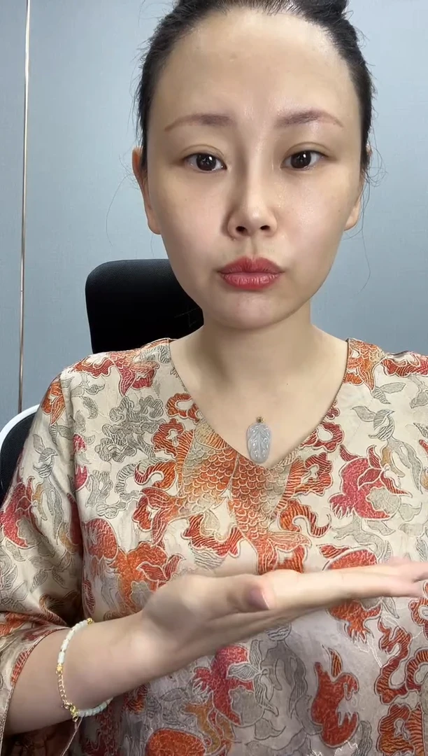 颈饰18K金镶嵌翡翠翡翠叶子一件