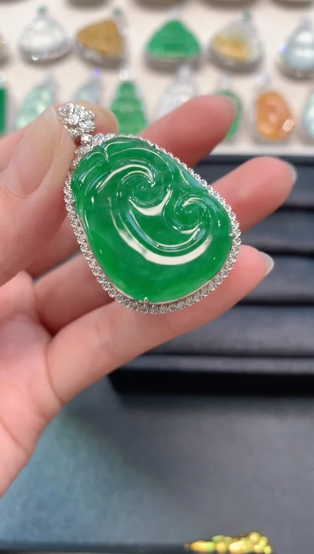 吊坠(不含链)18K金镶嵌翡翠A68 多样性发货一件