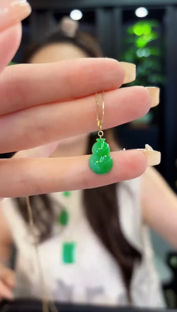 翡翠18K金镶嵌吊坠(不含链)缅料A货/多样性发货/一件