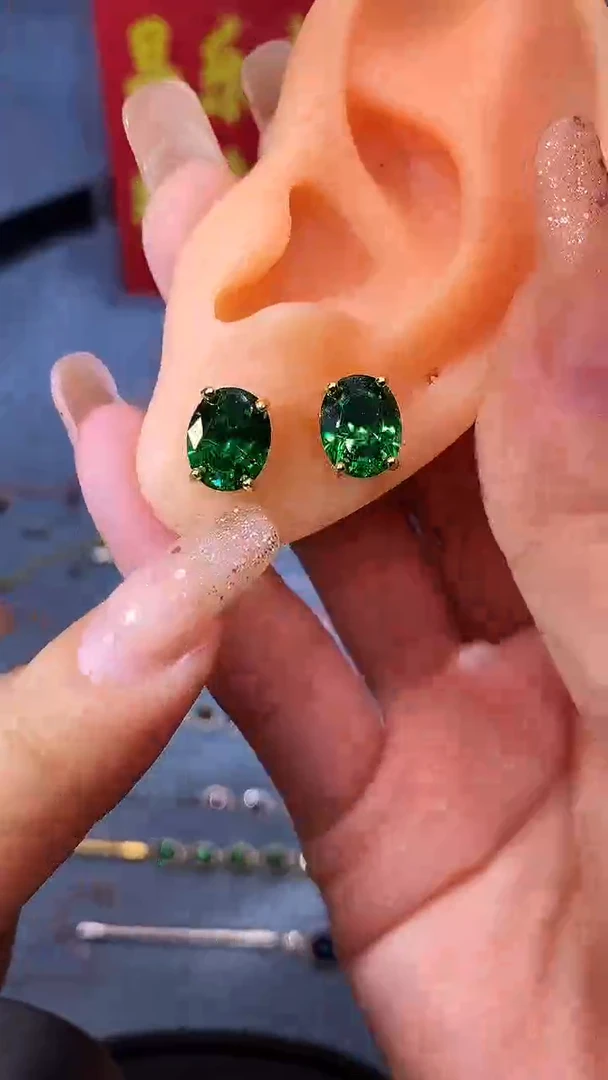 【闪购商品】透辉石耳钉银S925镶嵌1111