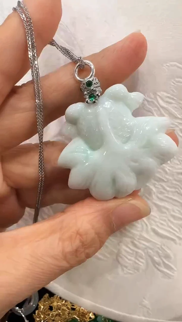 翡翠未镶嵌颈饰国风