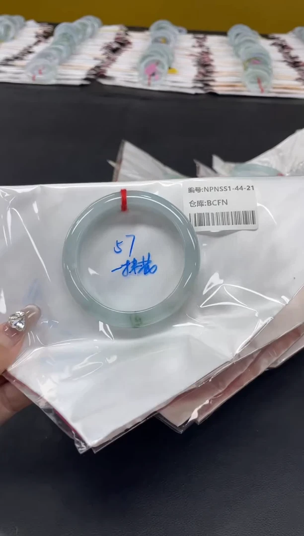 未镶嵌手镯翡翠翡翠手镯