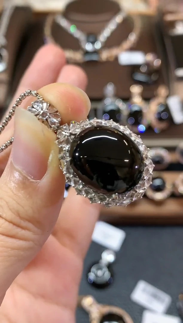 吊坠(不含链)18K金镶嵌翡翠白**光C165 无鉴赏