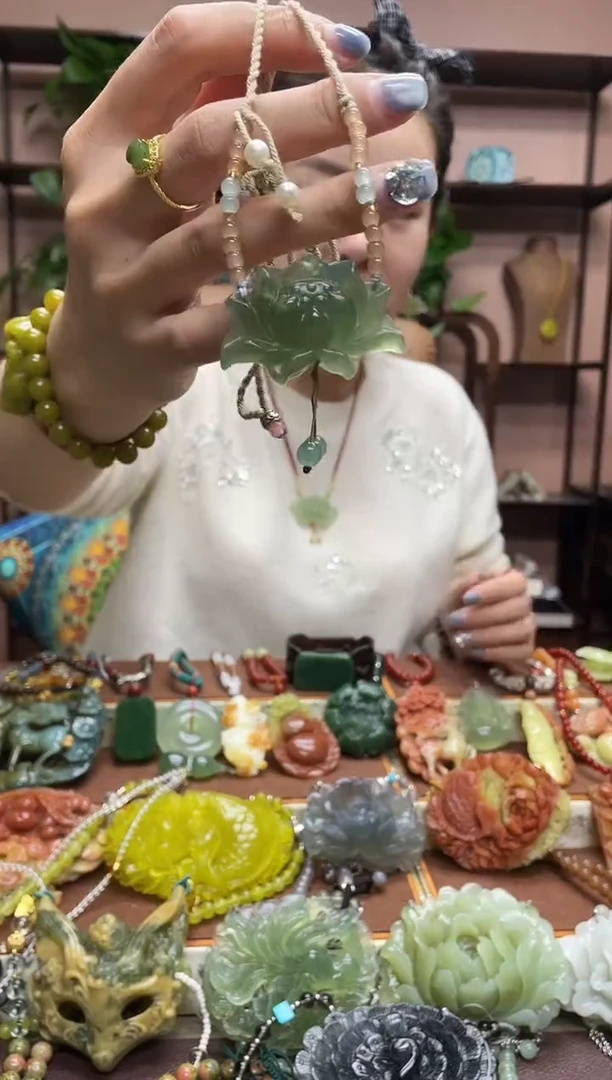 未镶嵌岫玉颈饰·1