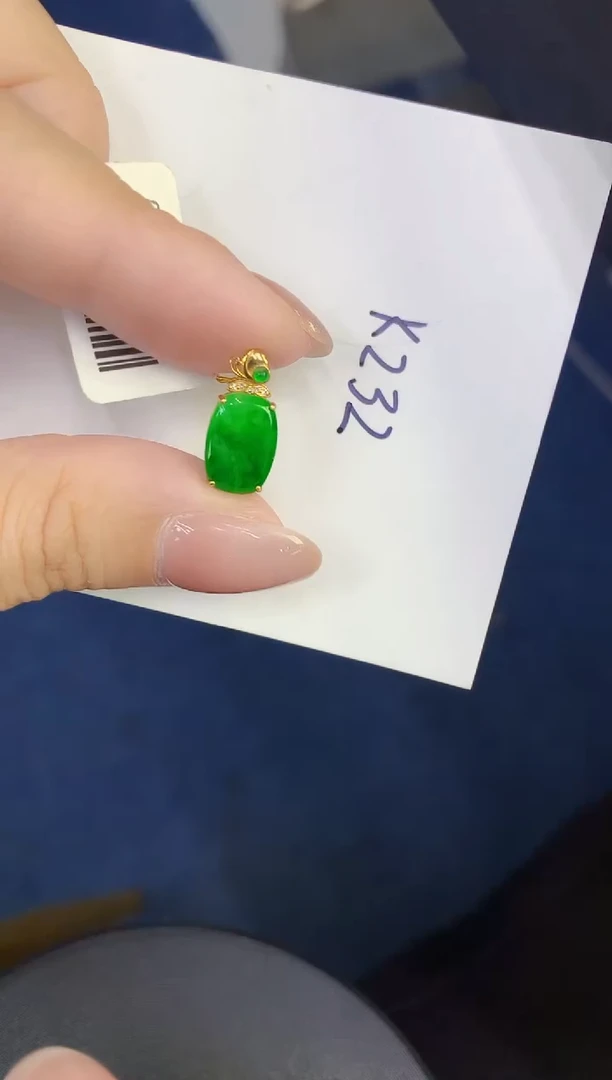 颈饰18K金镶嵌翡翠缅甸天然翡翠A货