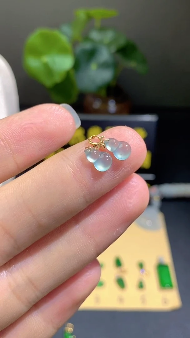 颈饰18K金镶嵌翡翠翡翠A货