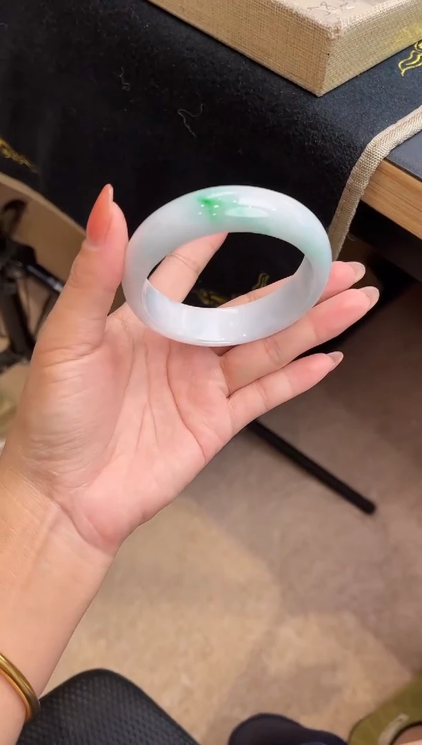 未镶嵌手镯翡翠手镯