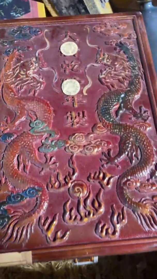 香榧木开封竖款红色盘龙扁盒子