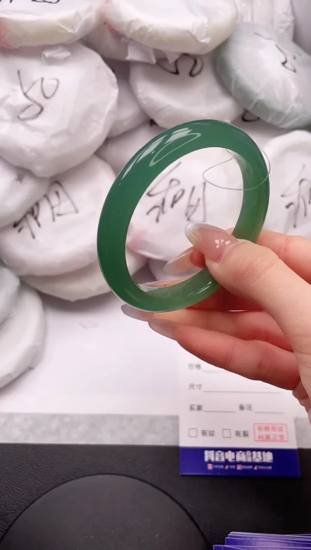 【闪购商品】石英质玉手镯未镶嵌21K133-55