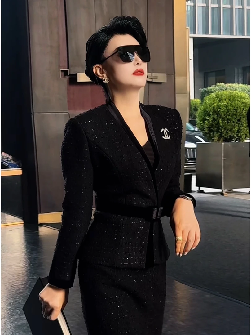 Y.J【曜黑】V领时尚气质小香风黑色套裙