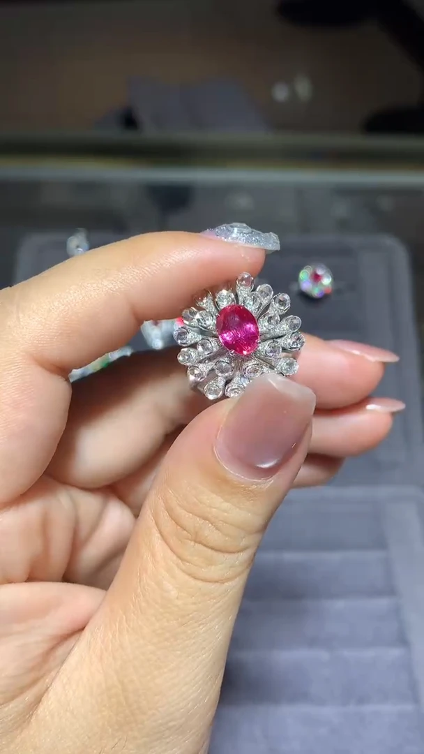 戒指彩色蓝宝石18K金镶嵌2.08CT