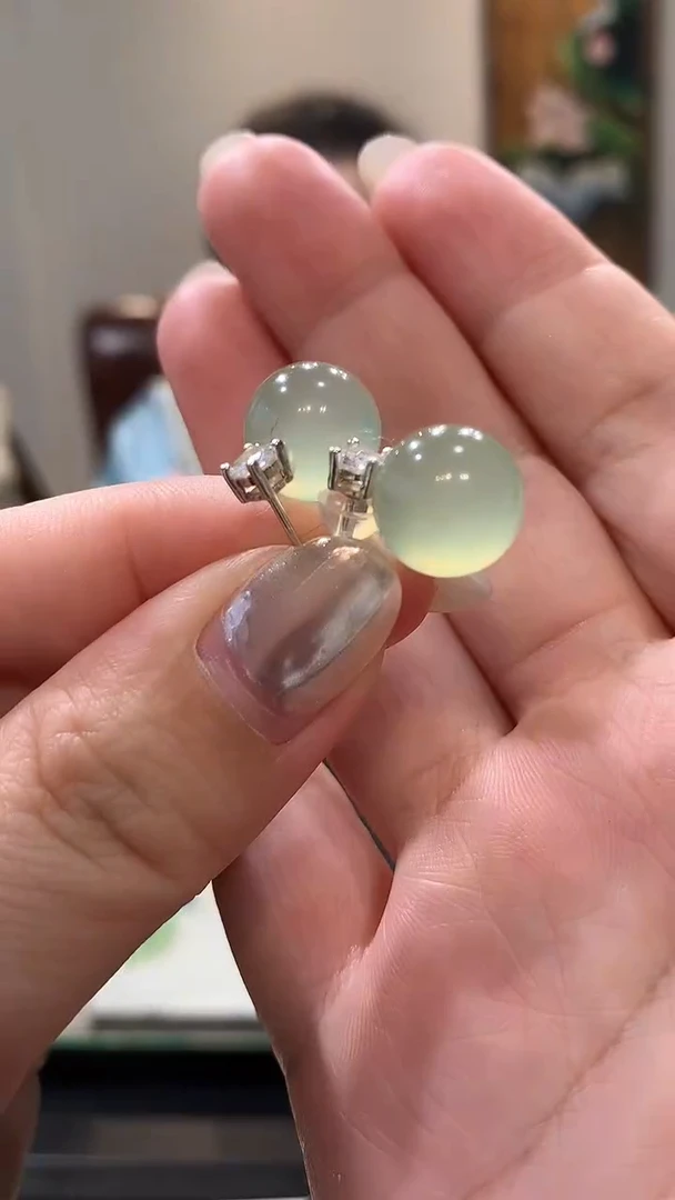 未镶嵌蛇纹石玉耳钉耳钉