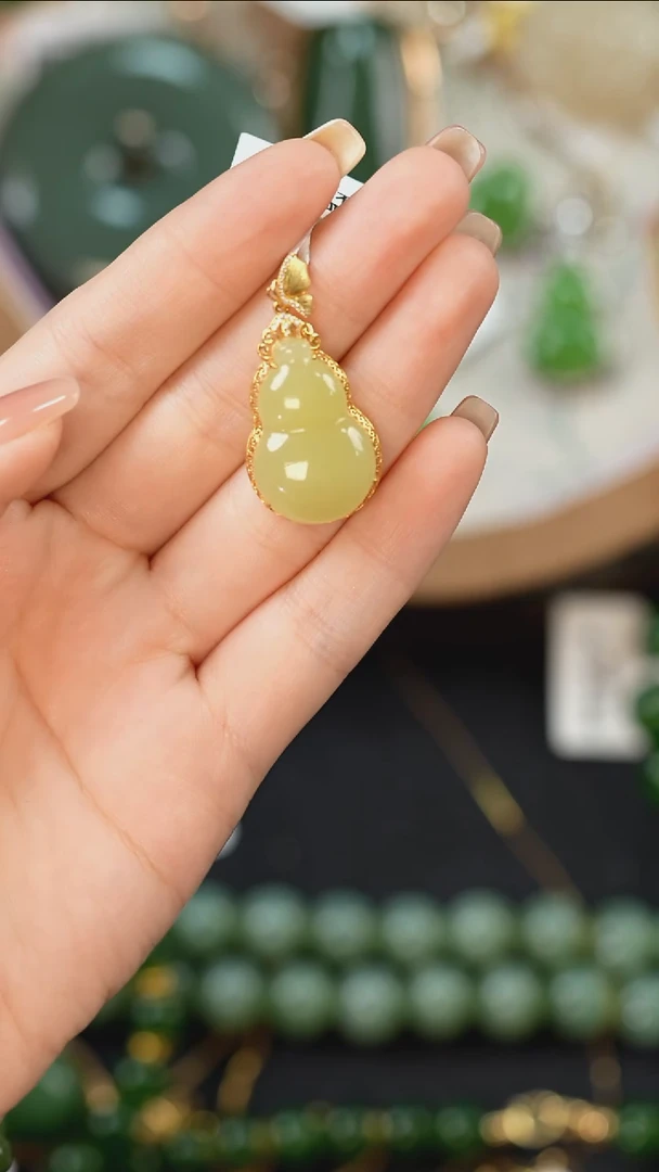 和田玉18K金镶嵌挂件1