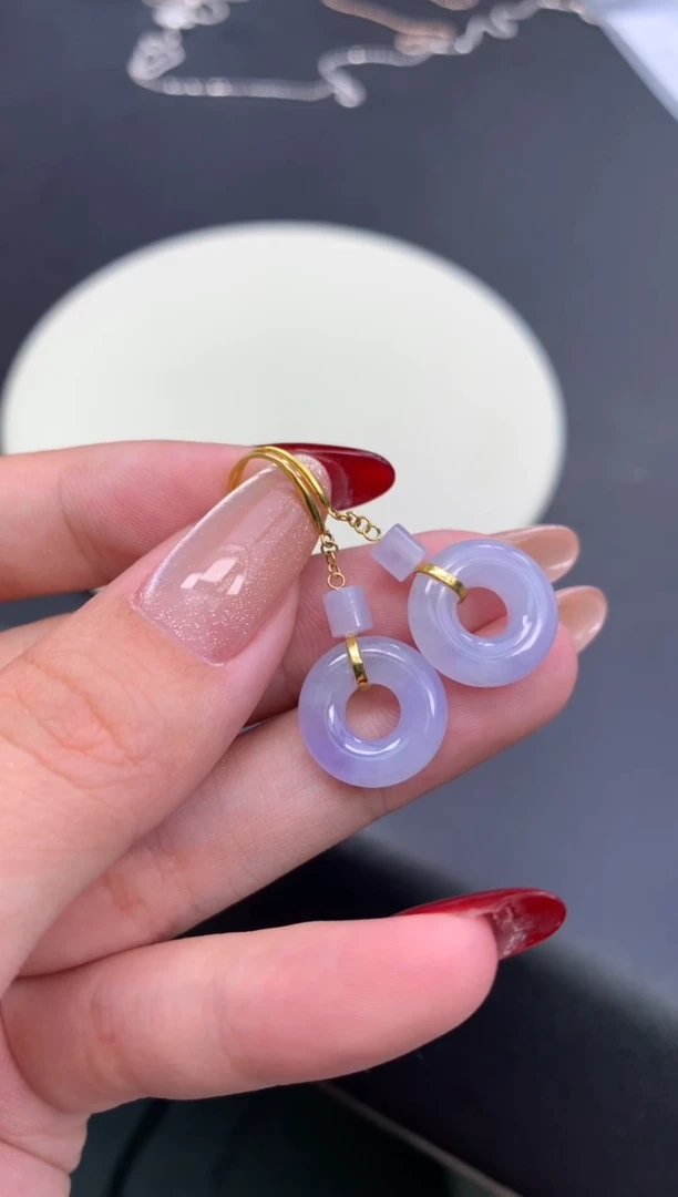 颈饰18K金镶嵌翡翠48小时鉴赏期 退货不扣服务费