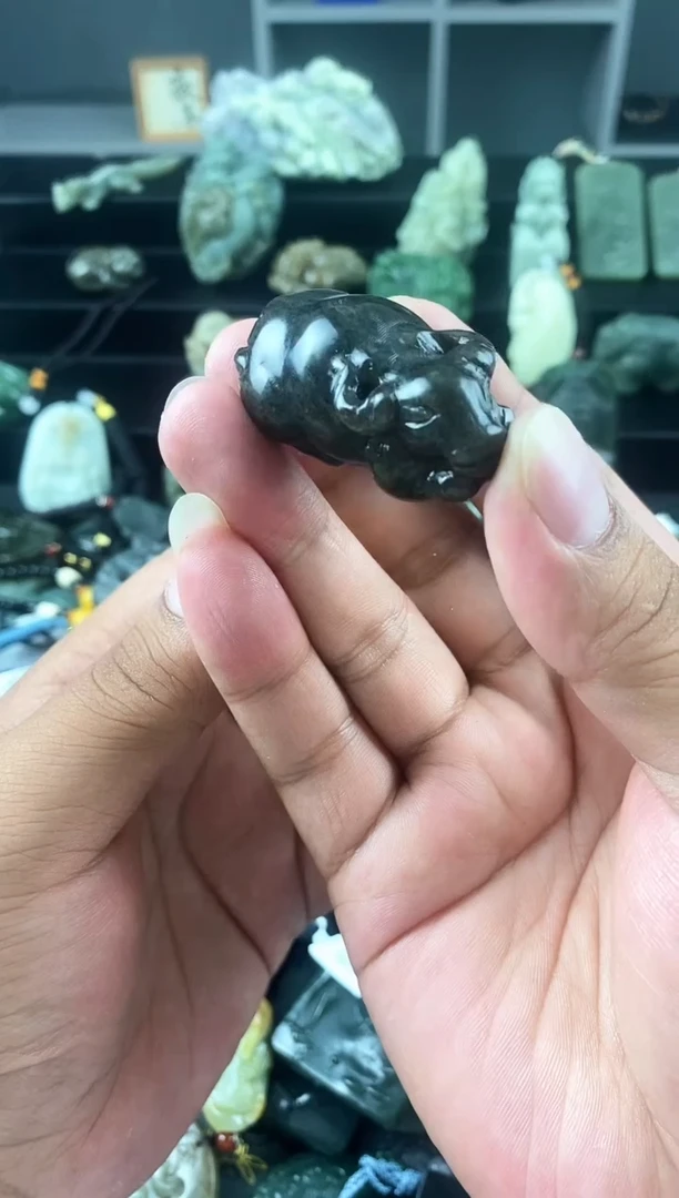 和田玉未镶嵌颈饰1