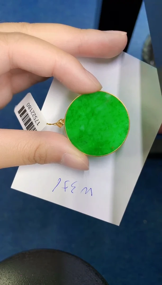 翡翠18K金镶嵌颈饰0000000000