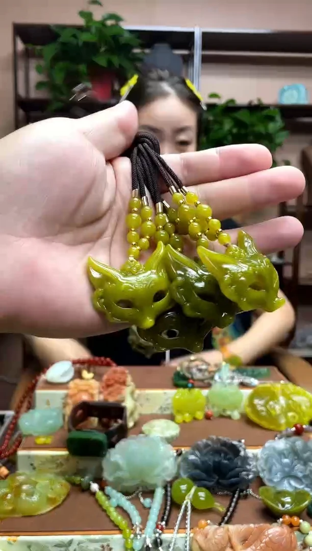 未镶嵌岫玉吊坠多样性发货发其中之一