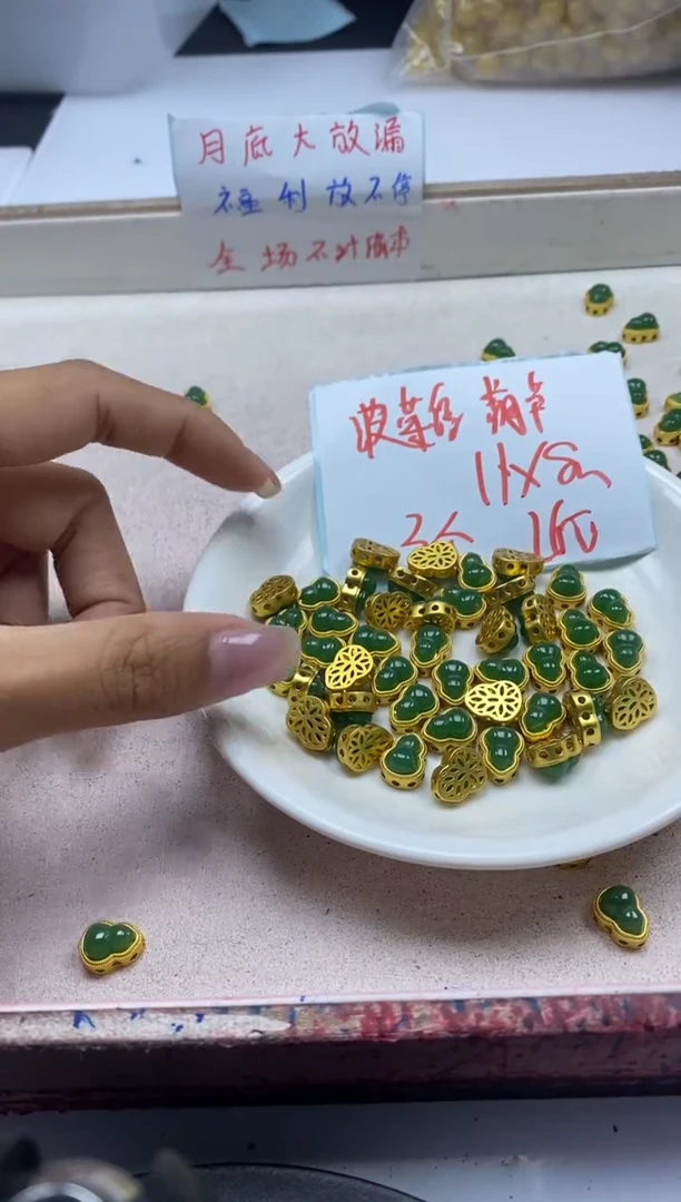 【闪购商品】和田玉颈饰银S800镶嵌x448碧玉葫芦*3颗