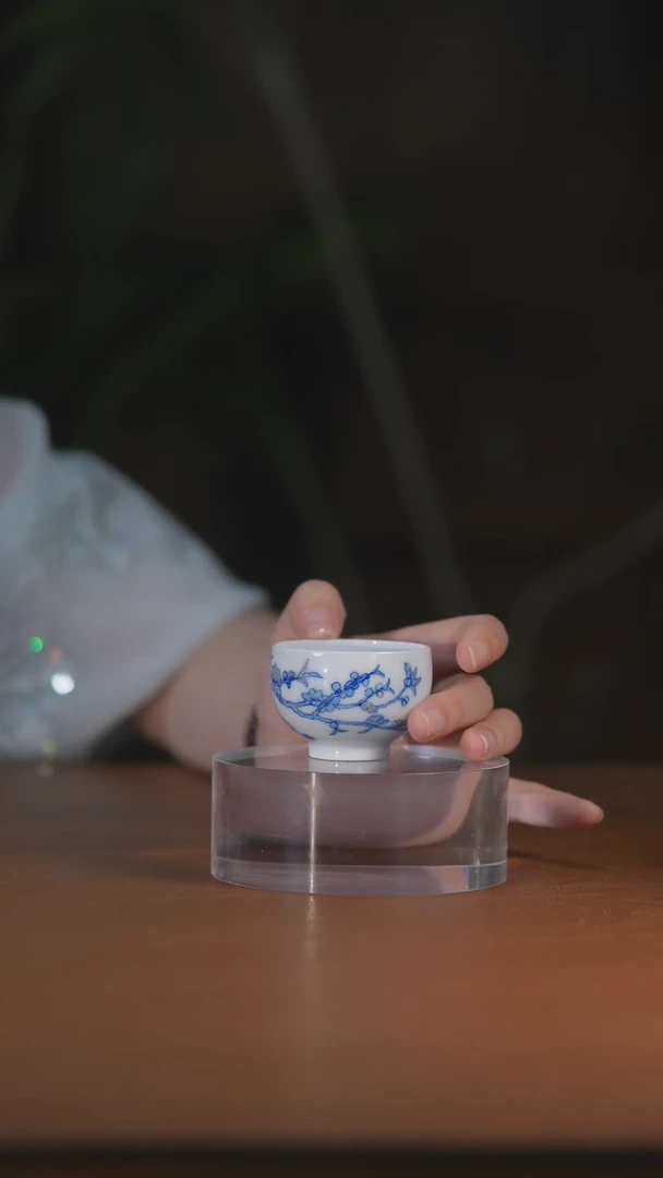 青花描银桃花单杯